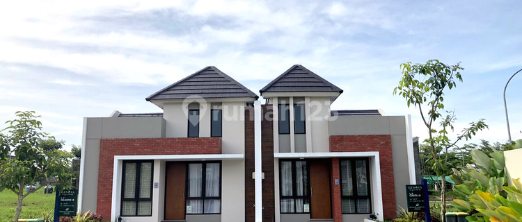 Ready to Occupy 2-Bedroom House with Free Canopy in a Housing Complex in Samarinda 1