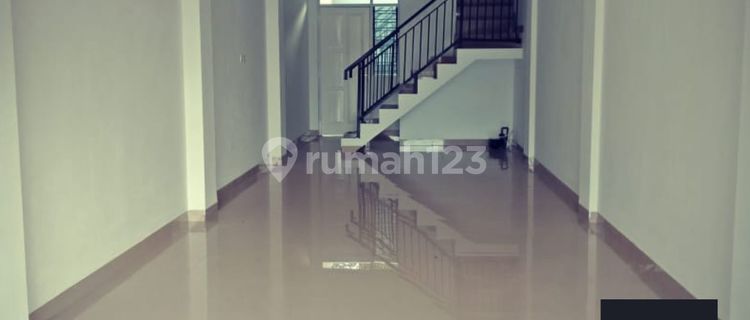 For Sale Cheap Shop House on Nakula Sadewa Street Ready to Use 1