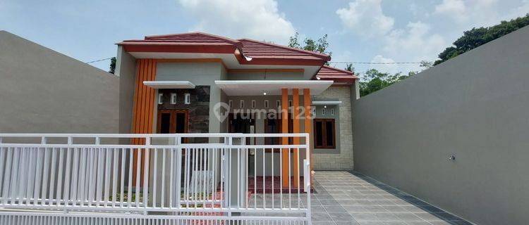 Rumah Cantik Modern Siap Huni Akses Paling Mudah Di Jakal 1