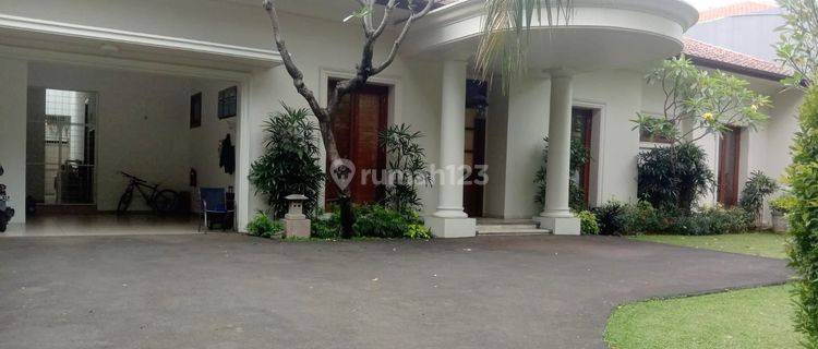 Disewakan Rumah Bagus di Kemang Jakarta Selatan  1