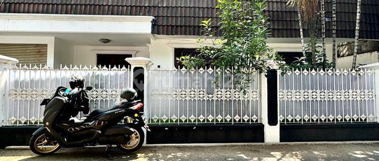 TERMURAH! RUMAH TERAWAT BENTUK TANAH KOTAK AREA KEMANG  1