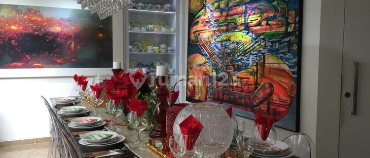 Rumah Terdiri Dari 2 Lantai, SWimming Pool  1