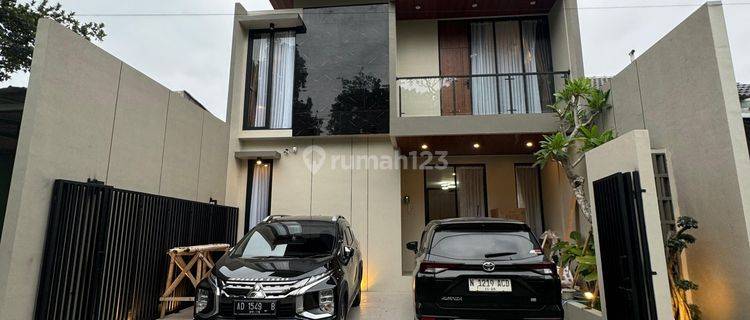 Rumah Kontemporer 2 Lantai Siap Huni Full Furnished 1