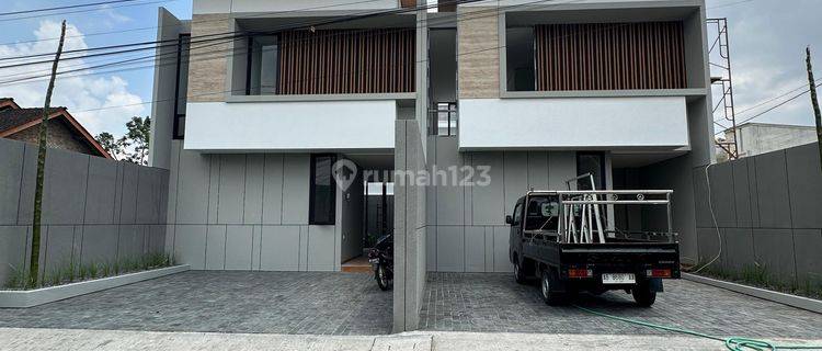 Rumah Mewah Model Kontemporer Jalan Palagan Km 9 1