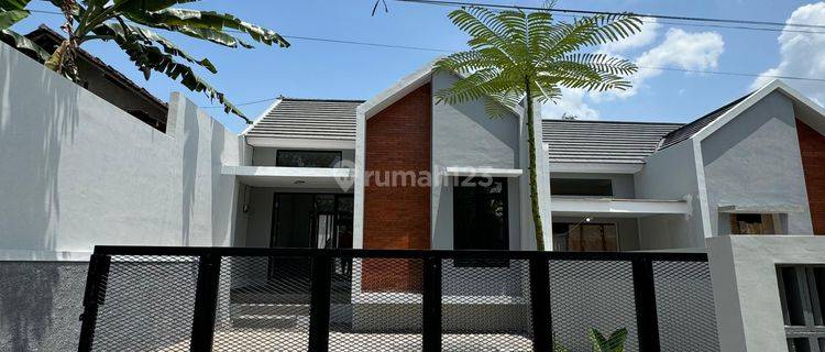 Rumah Cantik Dekat Pemda Sleman Jalan Purbaya 1