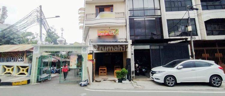 Unfurnished Shophouse Alaydrus Petojo Utara By Travelio 1