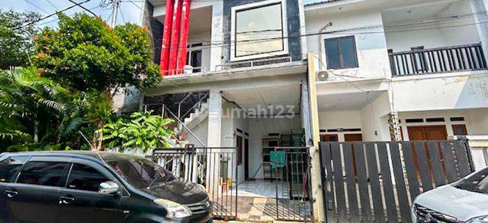 Unfurnished House Grand Dukuh Indah By Travelio 1