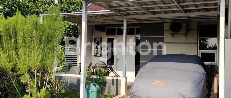 RUMAH HOOK MINIMALIS DI DEBOTANICA CIMAHPAR 1