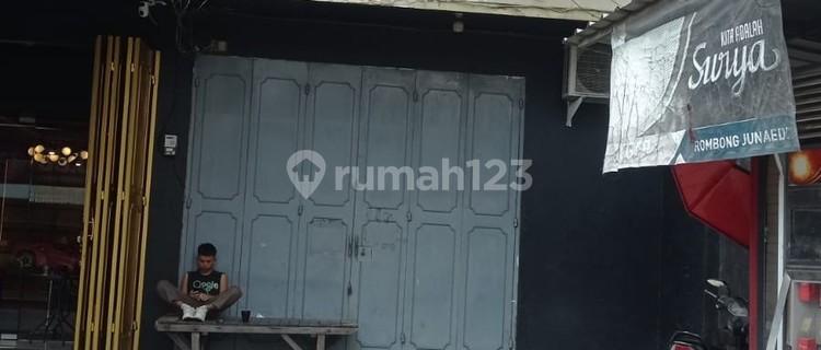 Strategic Cilegon Main Road Shophouse Passed by Many Vehicles 1