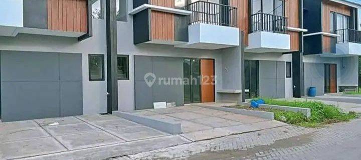 Rumah 2 lantai di jantung kota Karawang  1