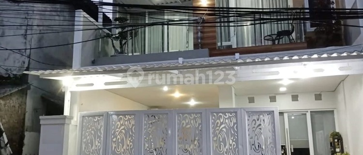 Rumah Bagus, 3 Lantai Siap huni di Kebon Jeruk 1