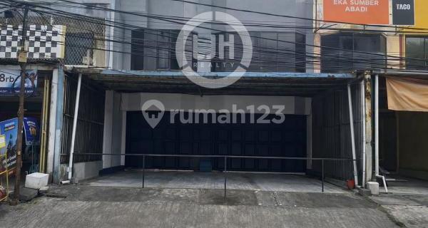 For Rent, 3-Storey Row Shophouse in Galaxy Bekasi 1
