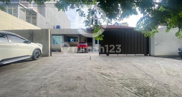 Rumah Luas Pinggir Jalan Raya di Jatiasih Bekasi 1