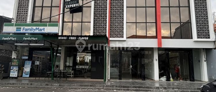 For Rent 3-Story Shop House by the Main Road in Jatiwaringin, Bekasi 1