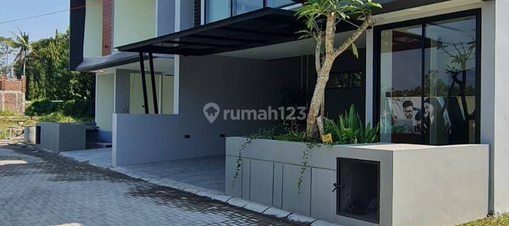 Rumah Baru di Cluster Premium 1