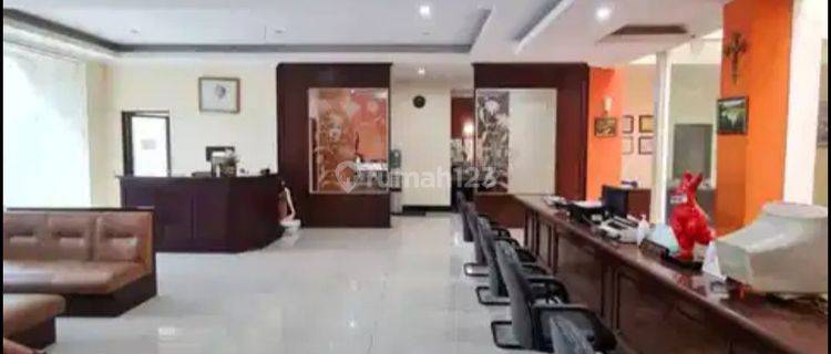 Gedung 3 lantai di mainroad supratman cocok untuk kantor  lt 840 1