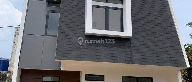 Di jual Rumah 2 Lantai di Selatan Jakarta dekat MRT Lebak Bulus  1