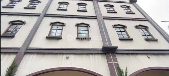 Ruko Rendeng 3 Lantai Strategis di Surya Sumantri Bandung 1