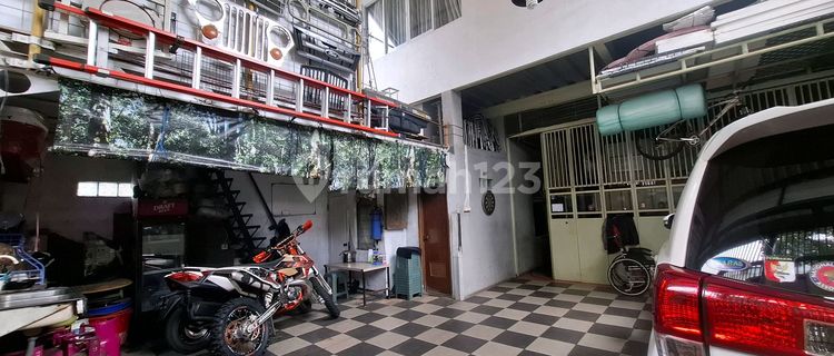 Strategic Commercial Property on Mainroad Pajajaran, Bandung City 1