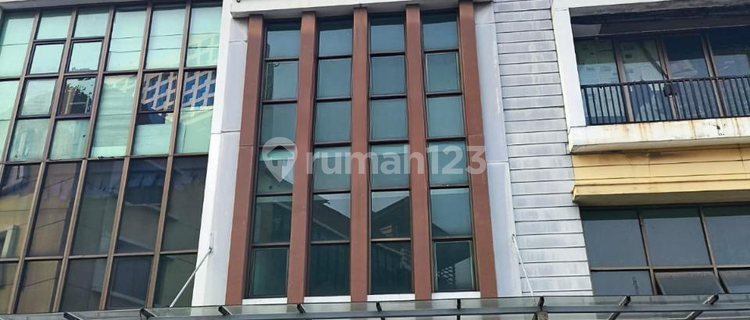 for rent: shop house by the roadside, next to Tangcity mall 1