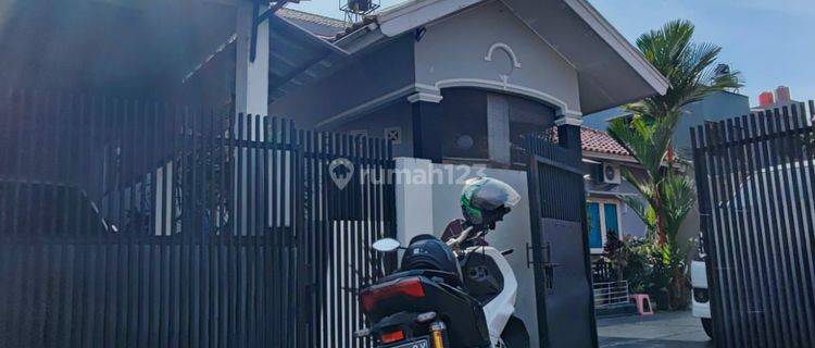 Rumah Kota Kuningan Posisi Ngantong 1