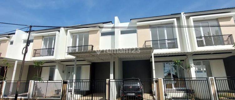 Rumah 2 lantai magnolia residance dekat Gajah Tunggal 1