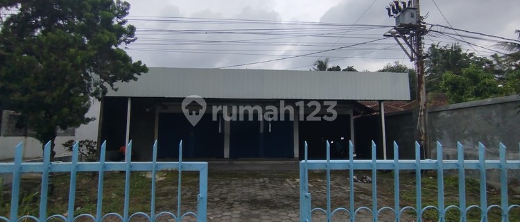 Shop house suitable for office on the roadside, Magelang Tridadi Sleman. 1