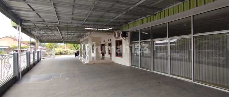 a very spacious house suitable for an office in godean 1