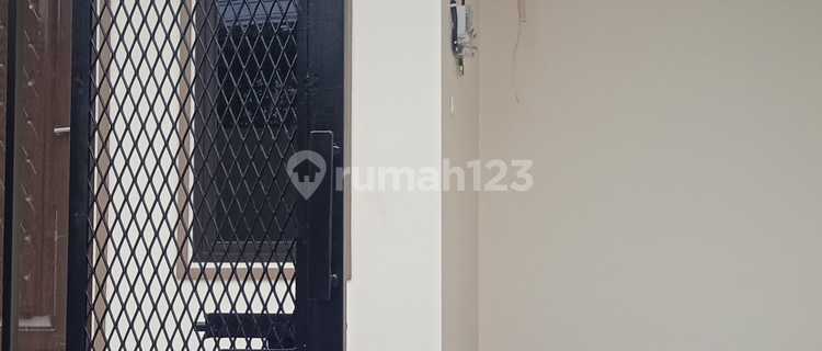 For Sale New 3-Story House in Duri Kepa, South Jakarta, Price IDR 2.09 Billion. 1