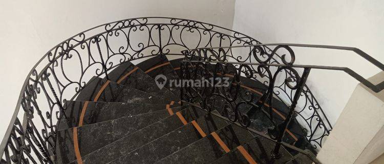 Rumah di Setra duta disewakan 1