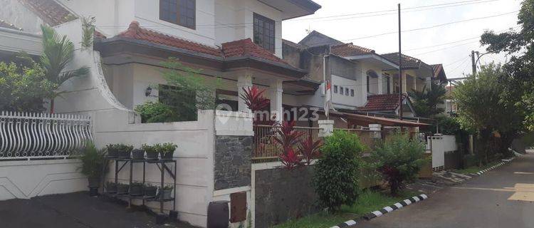 Rumah Istana Regency 2 2 Lantai Semi Furnished 1