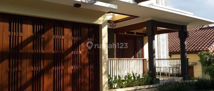 Rumah Mewah 3 Lantai Di Daerah Dago Dengan View Kota Bandung 1