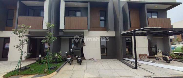 Disewakan Rumah di Cluster Regia Summarecon Crown Gading 1