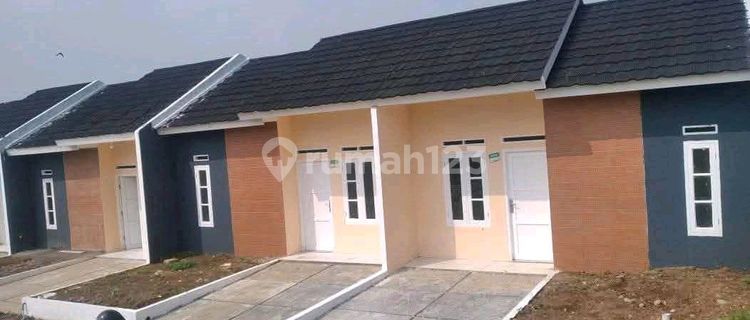 Affordable House in a Strategic Location with Mountain View Near the Station and Parungakuda Toll Exit 1