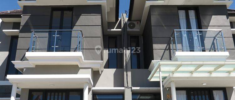 Dijual Rumah 2 Lantai Design Modern View Cantik di Kota Batu 1