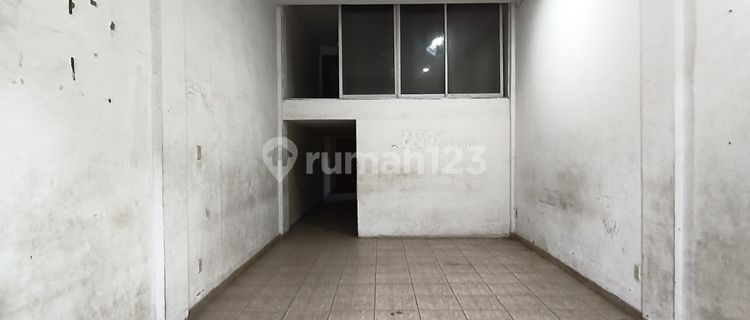 Ready-to-Occupy Nice Sulawesi Shophouse 1