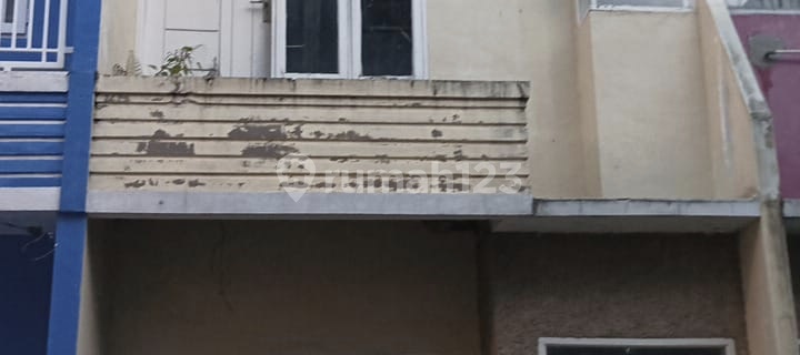 Town House Adam Malik  1