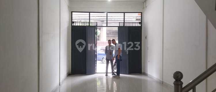 Sutomo Ujung Bagus Shop House 1