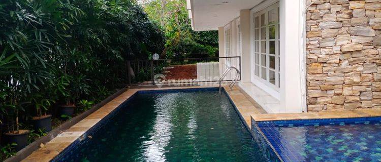 Sewa Rumah Mewah, Ada Swimming Pool, Garden, di Jakarta Selatan 1