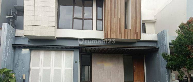 Dijual Rumah Siap Huni, Row Jalan Luas, Dalam Cluster di Eminent 1