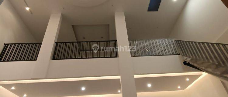 Rumah Dijual Jogja 3 Lantai Furnished Area Palagan SHM 1