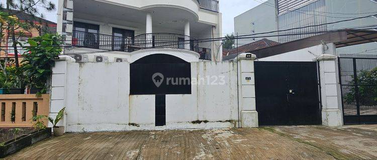 Dijual Rumah Kost Good Investment Kamar Semua Full Terisi, Griya Loka Bsd. Ylefb 1