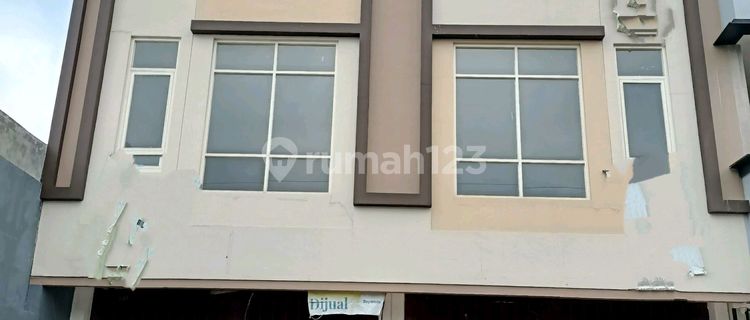 Butuh Cepat Disewakan / Dijual Ruko 3 Lanatai Merr 1