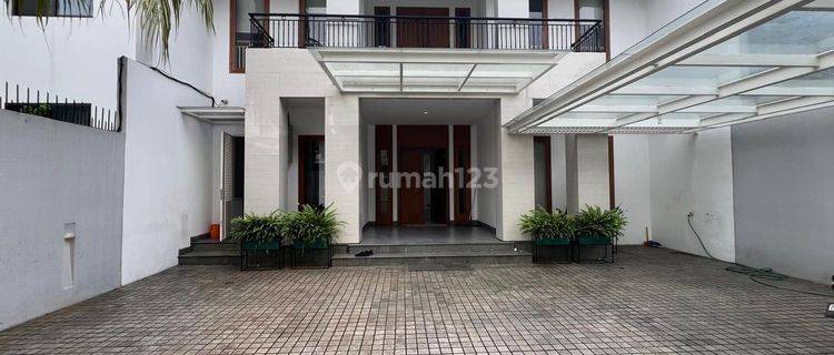 Disewakan Rumah Menteng Area Tenang Jakarta Pusat  1