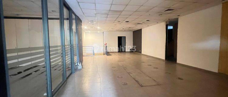 diSEWAkan RUMAH TEMPAT USAHA eks MC Donals Lokasi Strategis 1