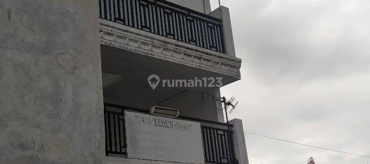 Rumah Kos Semolowaru Utara 3 Lantai Butuh Renovasi Shm Hadap Selatan Dekat Kampus Untag, Unitomo,  1