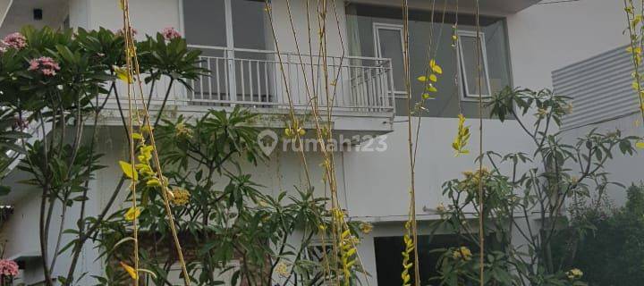 Dijual Rumah 2 Lantai Mewah di Nusukan, Banjarsari, Solo 1