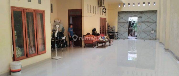 Rumah 2 Lantai Sudah Renovasi Unfurnished HGB di Jln Lawu Karanganyar, Karanganyar 1