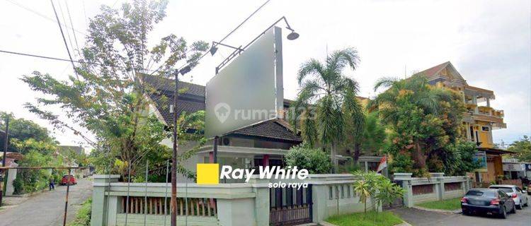 RUMAH MEWAH DEKAT SOLO GRAND MALL SURAKARTA 1