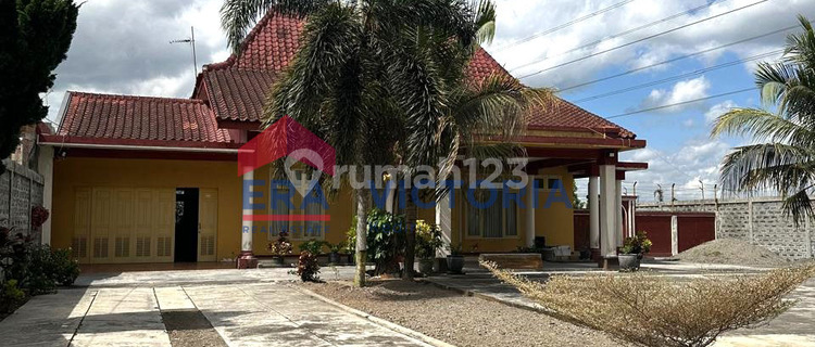 Ready-to-Occupy House with Spacious Yard in Sentul City, Blitar, Bonus CCTV Included. 1